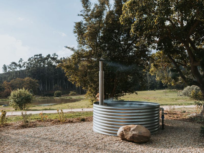 etal wood-fired hot tub outside glamping suite at De Stilte.