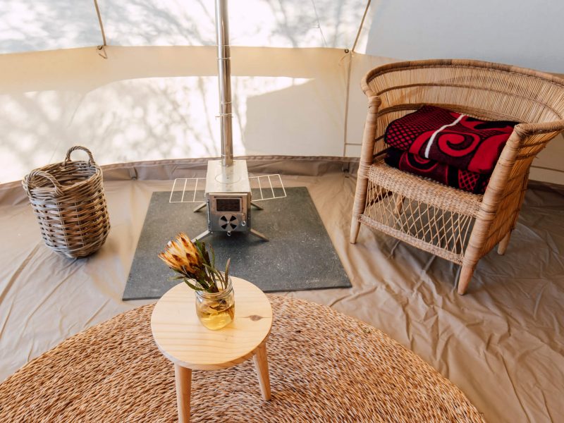 Small sitting area with round table, plant and woven rug